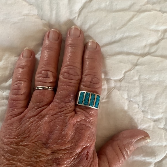 STERLING SILVER INLAID TURQUOISE RING - Picture 6 of 16